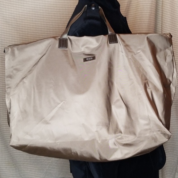 tumi voyageur just in case tote